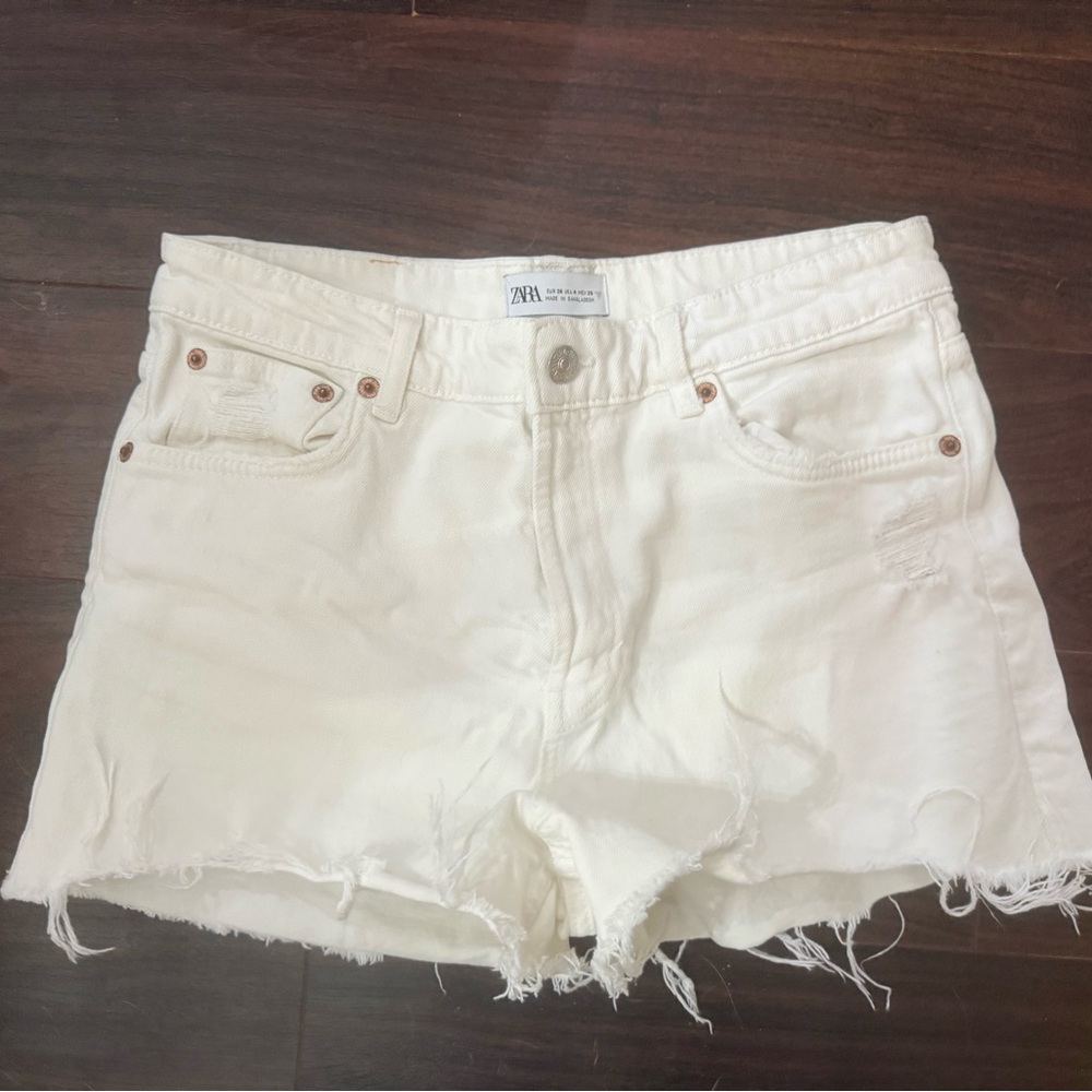 Zara women’s white shorts size 4